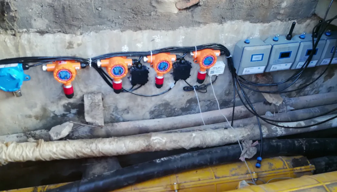 Monitoring of cable trench temperature, liquid level, gas, manhole cover